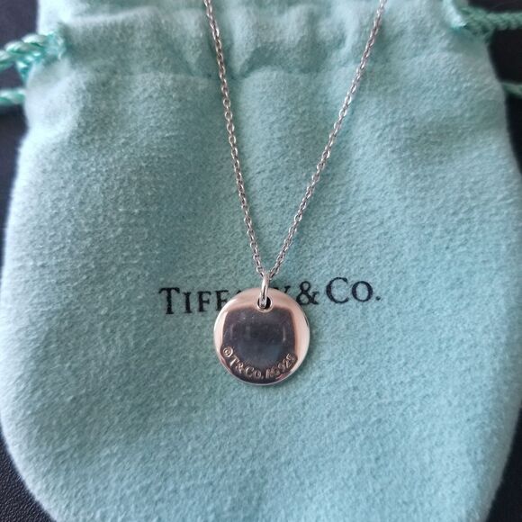 Tiffany & Co. Initial Letter 'P' Necklace - Picture 5 of 8